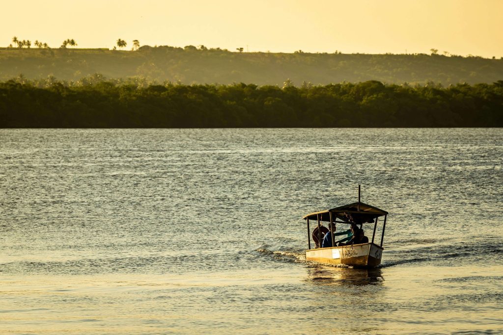 Iniciativa na Indonésia captura plástico nos rios. (Foto: Alexandre Saraiva/Pexels).