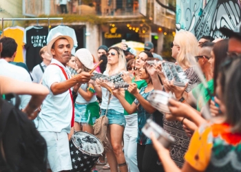 Banda toca durante o Carnaval. Foto: Luis Fernandes/Pexels.