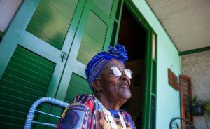 Nicolina da Silva: a baiana e o samba. (Foto: Divulgação/ Isabelle Rieger/Nonada Jornalismo)