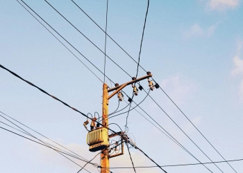 Poste de eletricidade. (Foto: Andre Moura/Pexels)