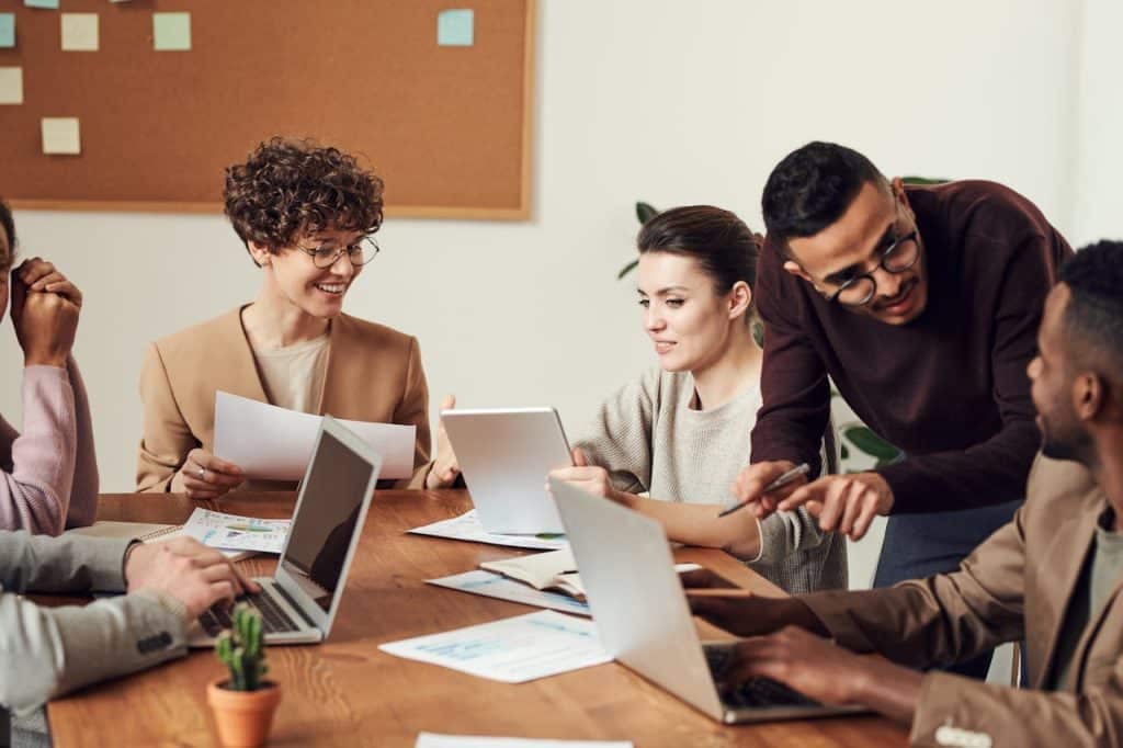 Benefícios do ESG na Gestão de Talentos. (Foto: Fauxels/Pexels)