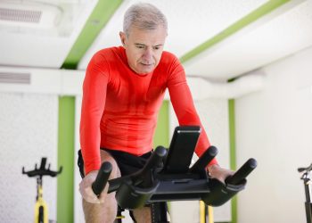 benefícios musculação em idosos