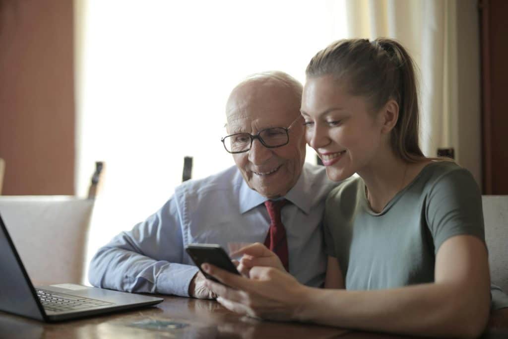 Alfabetização digital para idosos. (Foto: Andrea Piacquadio/Pexels)