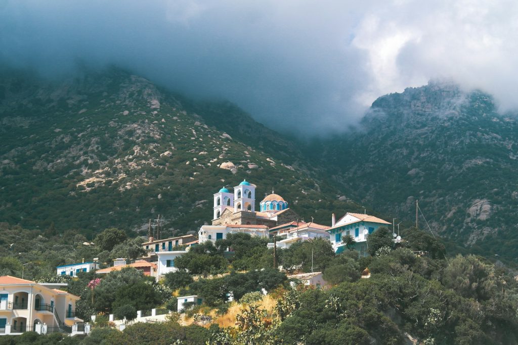 Icaria, na Grécia, oferece segredos para uma vida longa. (Foto: Sarah Mutter/Unsplash)