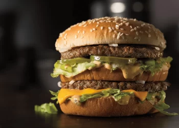 Ex-chef do McDonald's revela receita do molho especial do Big Mac