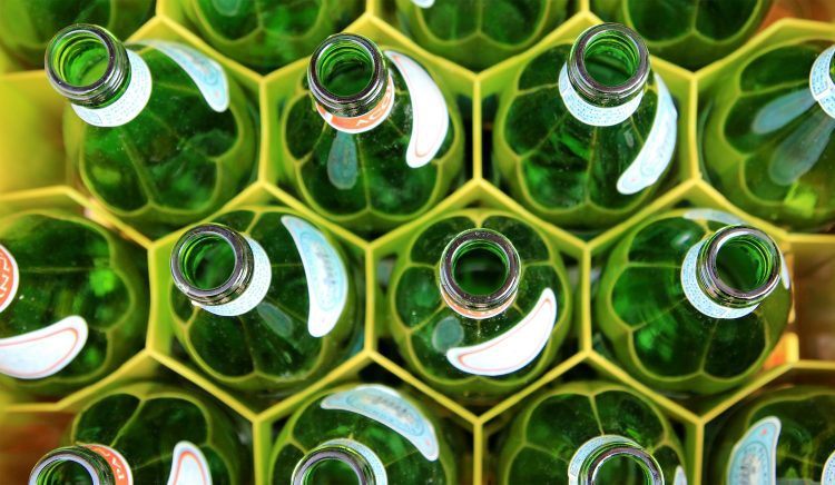 Reciclagem de vidro pode combater a falsificação de bebidas