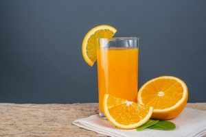 Benefícios do suco de laranja como auxilia na saúde intestinal