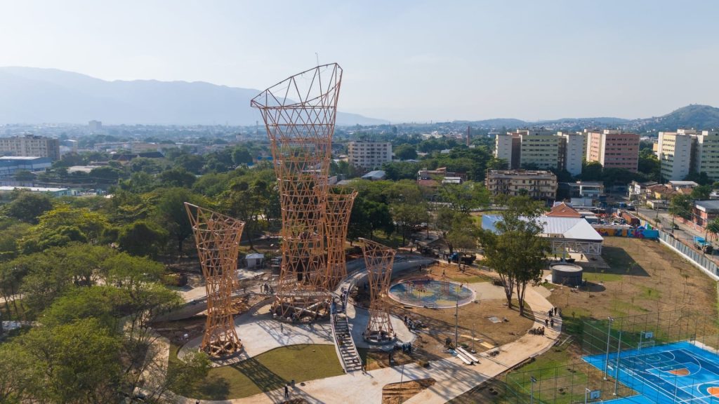 Parque Realengo utiliza vegetação e lago para mitigar enchentes