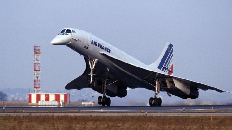 Concorde em voo; jato supersônico Concorde; história do Concorde