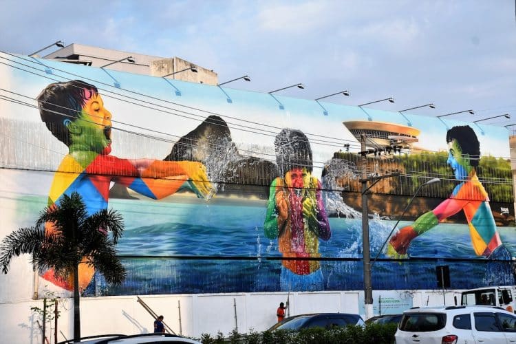 Além do mural de Eduardo Kobra, realizado em 2023 (na imagem), Niterói ganha mais uma obra de arte urbana. (Foto: Reprodução/Bruno Eduardo Alves)