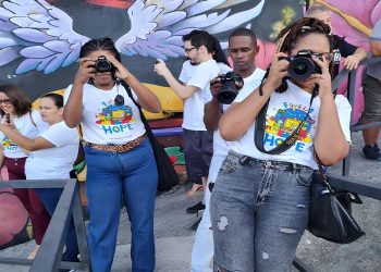 Descubra o curso gratuito de audiovisual oferecido pela Favela Hope. (Foto: Divulgação)