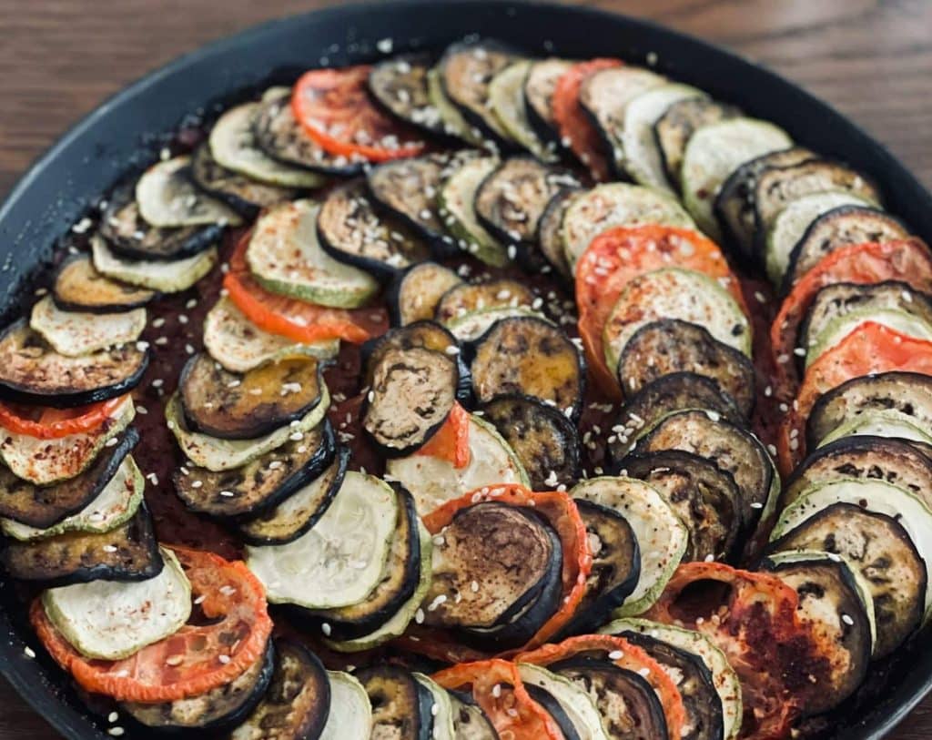 Como fazer Ratatouille? Veja duas receitas super fáceis. (Foto: Marjan Sadeghi/Unsplash)