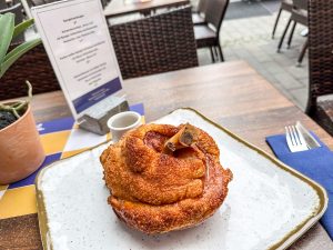 O tradicional joelho de porco do pub Keule (Foto: Divulgação)