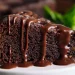 Dentre várias receitas sem glúten fáceis e deliciosas, que tal um bolo de chocolate (também sem glúten)?. (Foto: Divulgação)