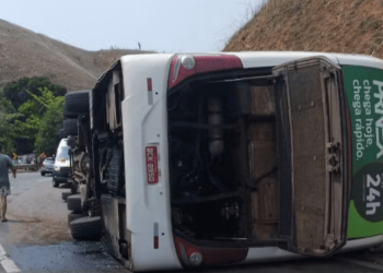 Triste acidente na descida da Serra das Araras envolve ônibus com time de futebol americano Coritiba Crocodiles.