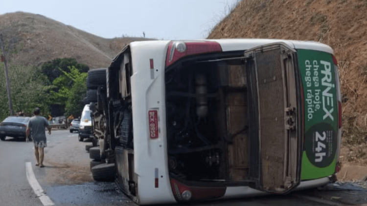 Triste acidente na descida da Serra das Araras envolve ônibus com time de futebol americano Coritiba Crocodiles.