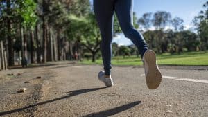 Cinco passos para começar a correr de maneira saudável