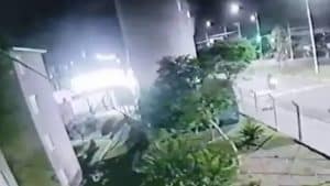 Torre de caixa d'água rompeu em Hortolândia, mas motociclista escapou ileso por um segundo