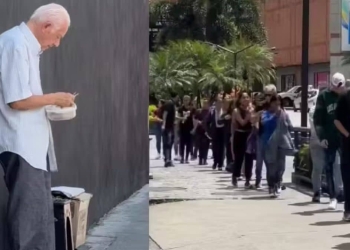 Fila de jovens comprando os biscoitos do idoso triste.