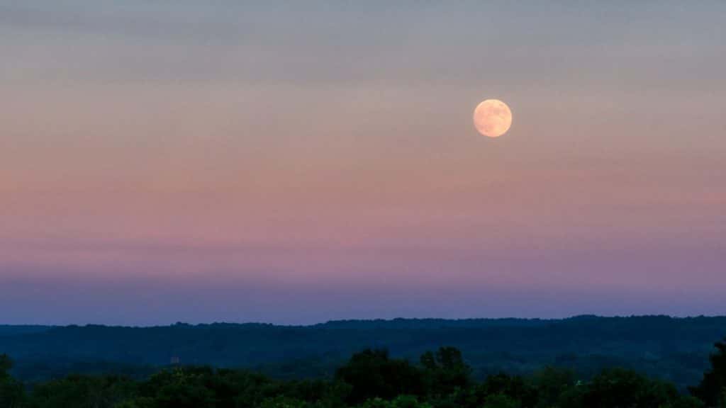 Imagem de uma superlua.