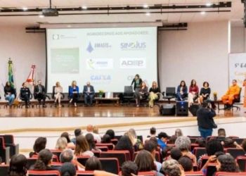 Audiência acompanha congresso escolar com foco no combate à violência de gênero.