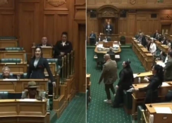 Parlamentares da Nova Zelândia realizam a dança haka em protesto durante sessão legislativa.