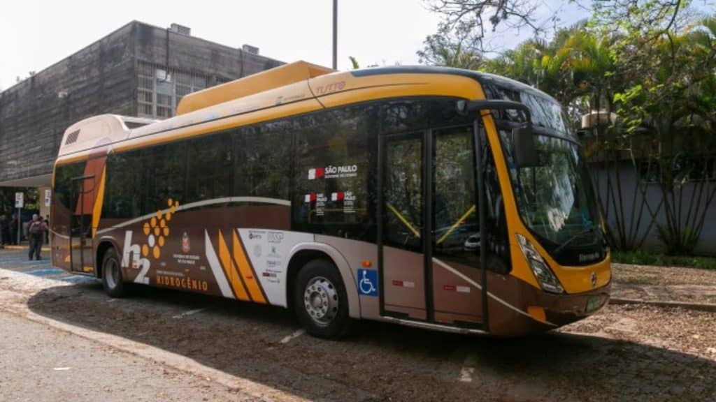 Ônibus movido a hidrogênio da USP.