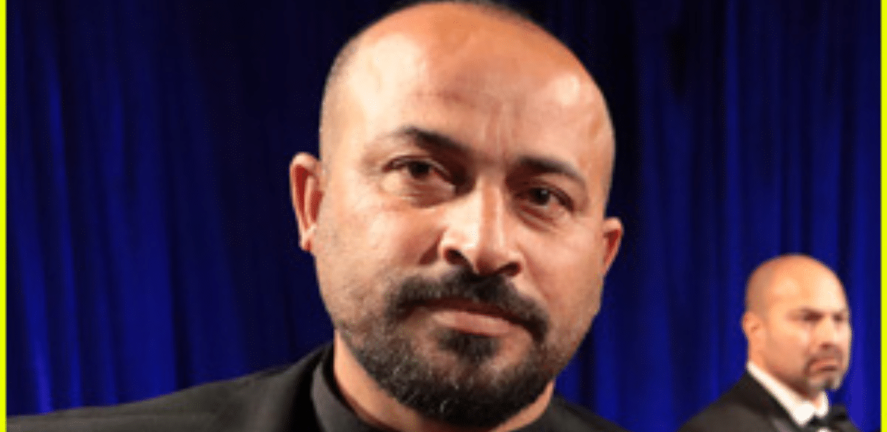 Diretor do documentário Sem Chão em evento, após ser libertado pelas autoridades israelenses.