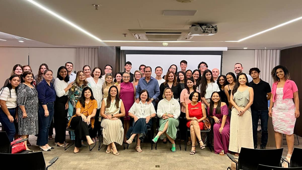 Participantes do programa de mentoria da Fundação Beto Studart durante encontro no BS Design em Fortaleza