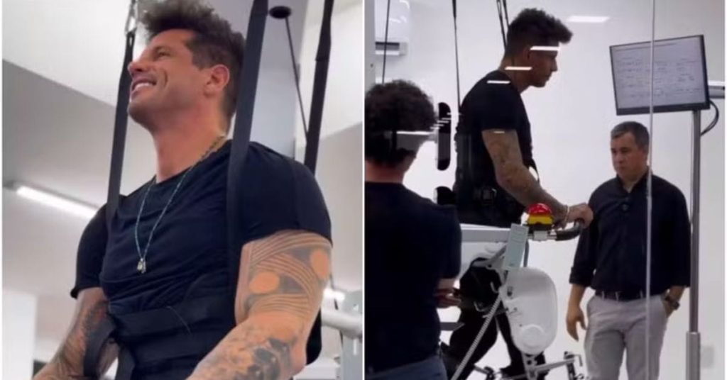 Fernando Fernandes sorrindo ao testar tecnologia para voltar a andar