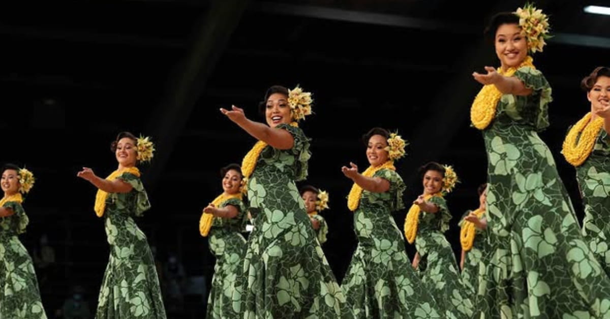 Apresentação de hula no Festival Monarca Alegre celebra cultura havaiana