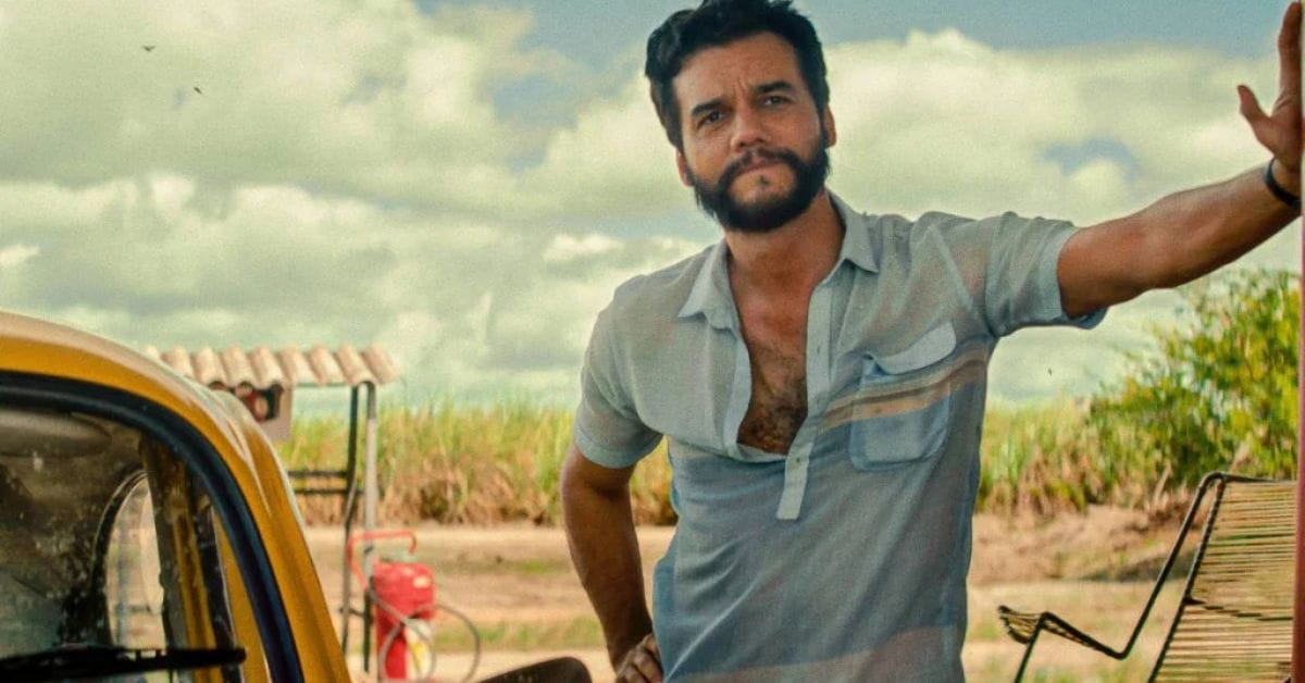 Wagner Moura em cena do filme “O Agente Secreto”, papel que lhe rendeu o prêmio de melhor ator no Festival de Cannes 2025