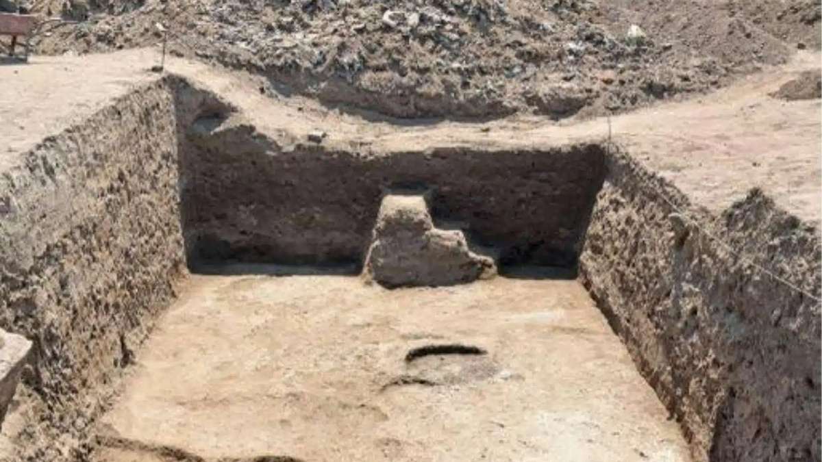 Escavação da plataforma do templo na cidade egípcia de Imet
