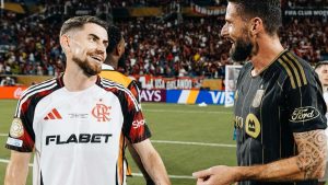 Clubes brasileiros na Europa comemoram vitória no Mundial de Clubes Descrição: Jogadores de clubes brasileiros na Europa comemoram vitória no Mundial de Clubes 2025 após partida intensa e estratégica contra time europeu.