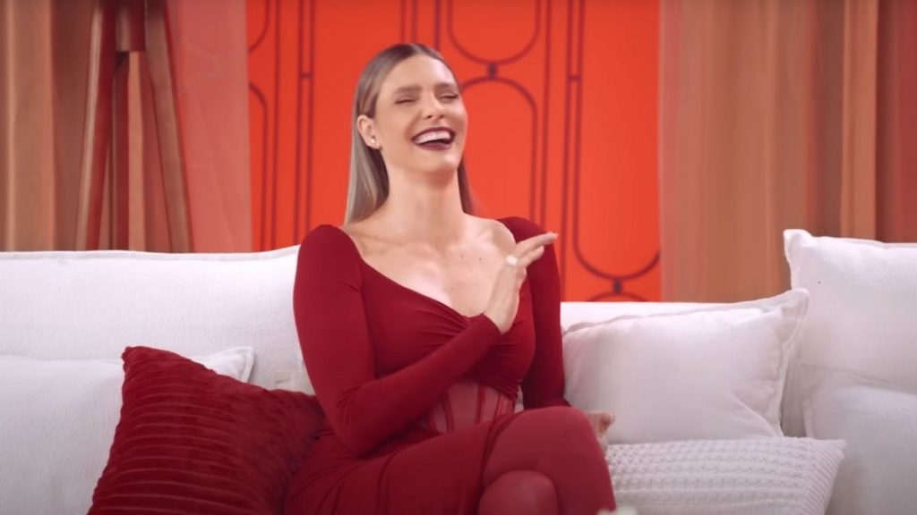 Fernanda Lima campanha de prevenção com Sophia Abrahão, Sérgio Malheiros e Laura Muller discutindo intimidade e HPV em relacionamento estável.