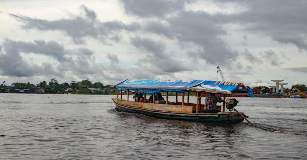 Uso sustentável da floresta no transporte ribeirinho amazônico