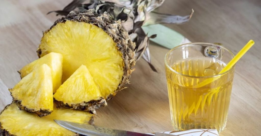 Xarope caseiro para tosse feito com casca de abacaxi natural