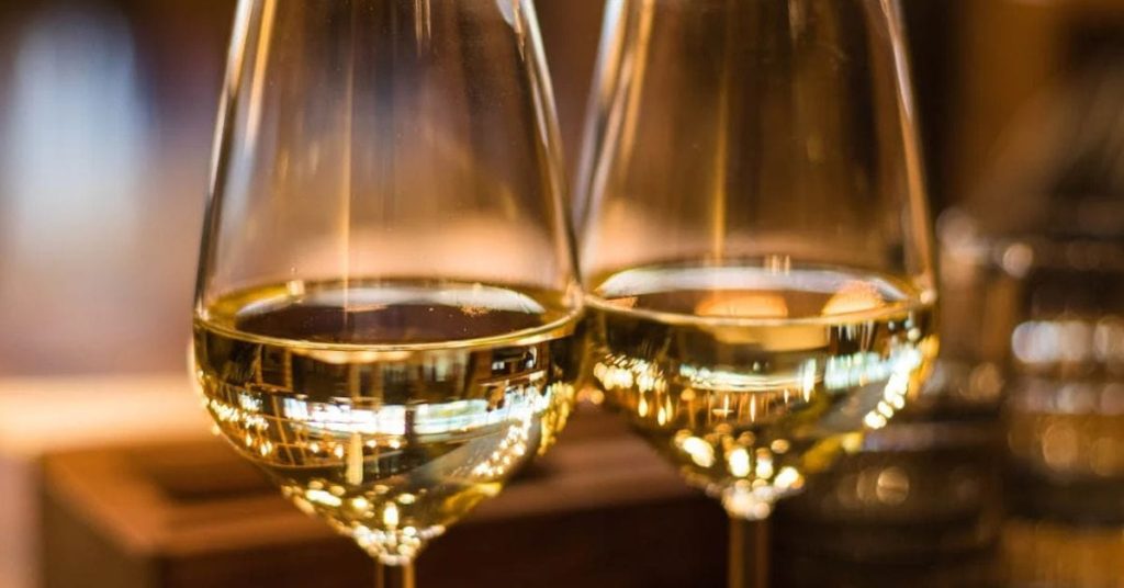 Consumo de vinho branco pode beneficiar a saúde do coração