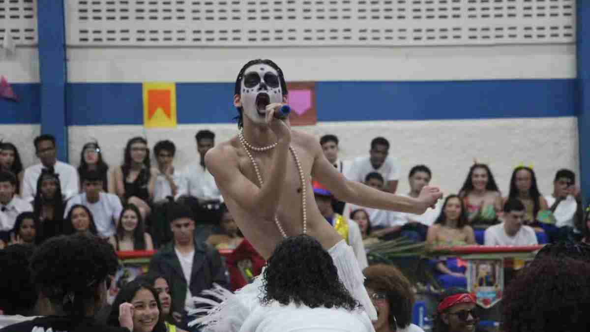 Cover Ney Matogrosso emociona e viraliza com mais de 1 milhão de views.