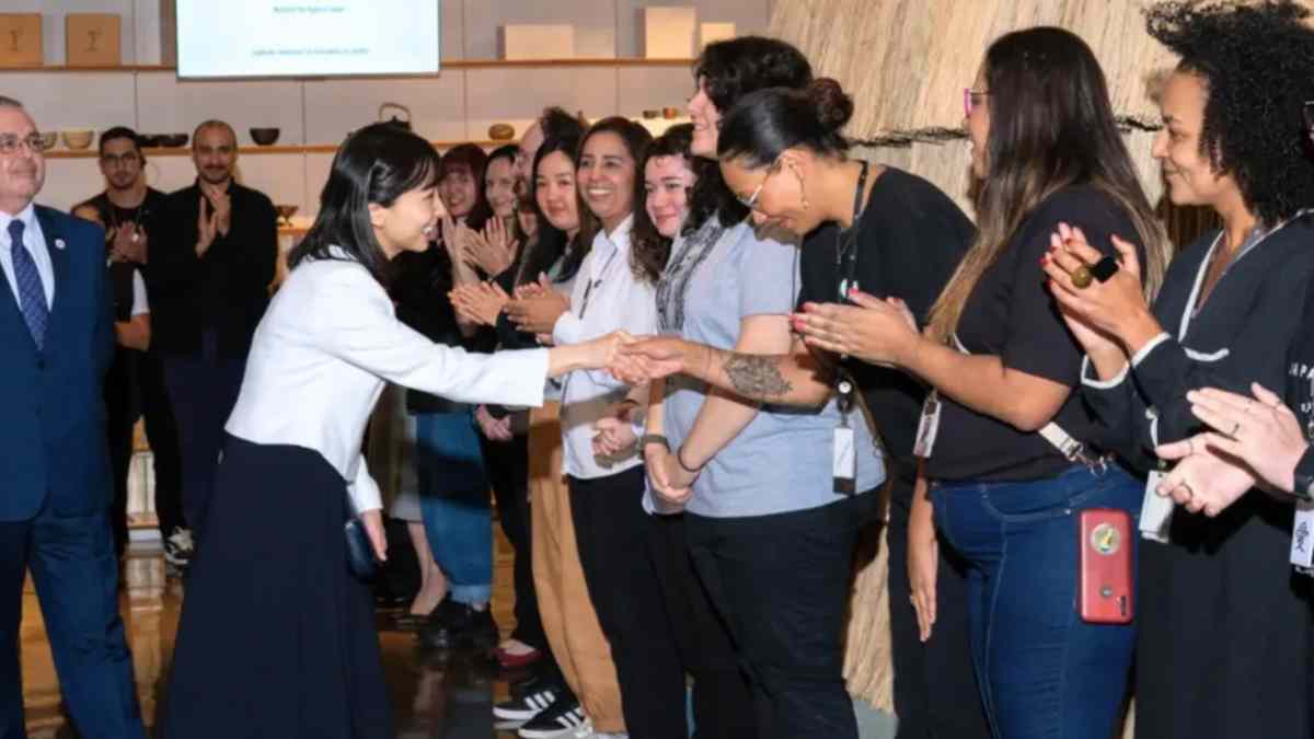 A visita da princesa japonesa ao Brasil inclui encontros com autoridades políticas em Brasília e compromissos com representantes da comunidade nikkei, que soma cerca de dois milhões de pessoas no país