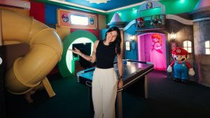 Mansão de Ana Castela em Orlando com sala temática inspirada em Super Mario Bros.