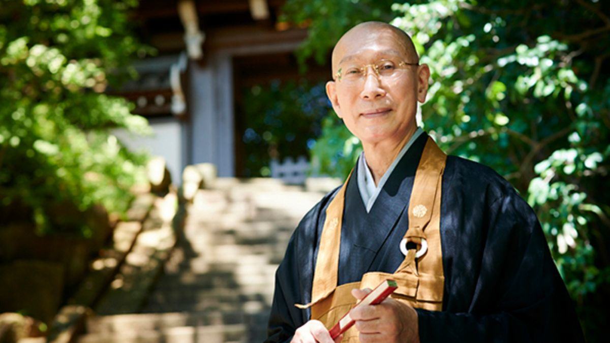 Calmo como um monge apresenta práticas de Shunmyo Masuno para reduzir ansiedade, adotar o minimalismo e cultivar serenidade com pequenos hábitos diários.