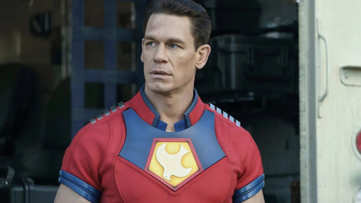 Cena da série Peacemaker, um dos lançamentos em destaque como série para maratonar em setembro.