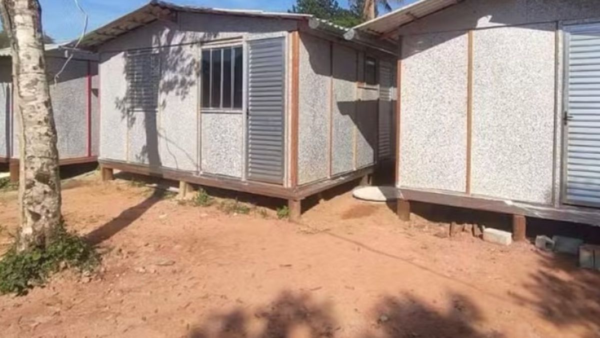 casas feitas com tubo de pasta de dente