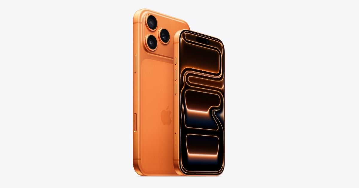 : iPhone 17 na cor laranja, exibido de frente e de costas, com design de bordas retas e câmera tripla.