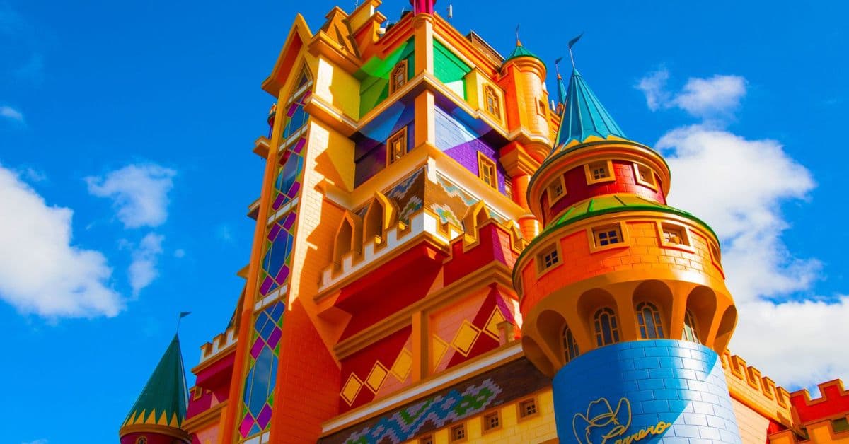 : Castelo colorido do Beto Carrero World, em Penha (SC)