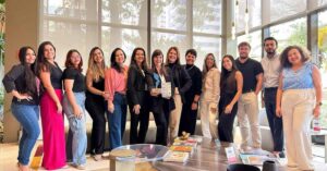 equipe do Grupo Marquise celebra prêmios de gestão e inovação