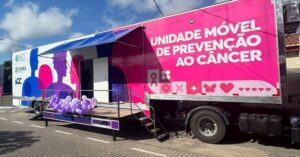 Unidade Móvel da Rede ICC Saúde leva atendimento e prevenção ao câncer para mulheres do interior do Ceará durante o Outubro Rosa.