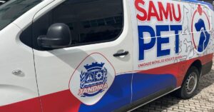 Viatura do SAMU Pet de Jandira estacionada, pronta para atendimento emergencial a animais.