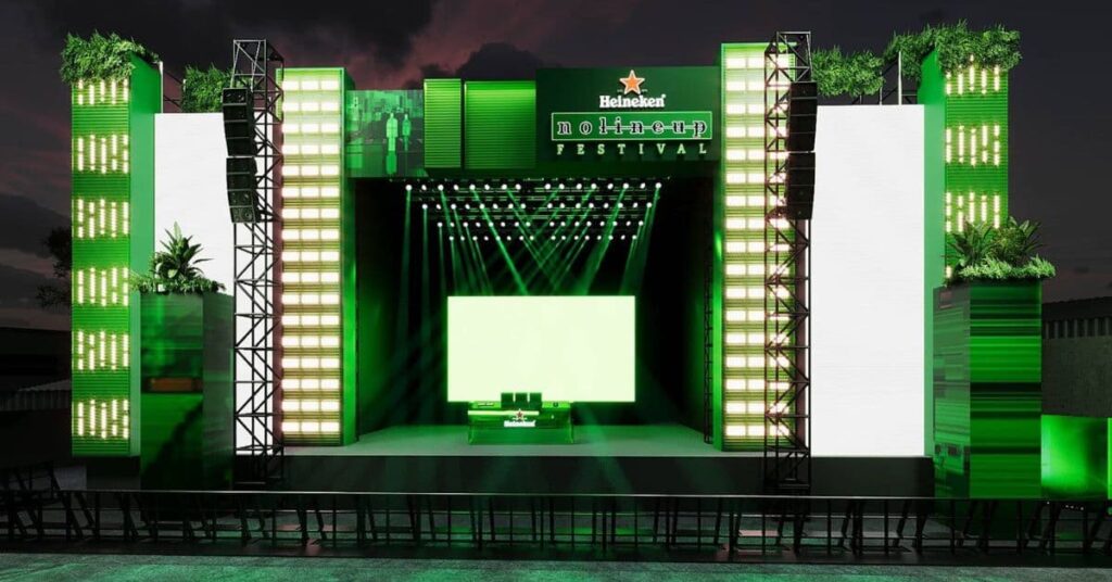 palco iluminado em verde do festival gratuito da Heineken em São Paulo